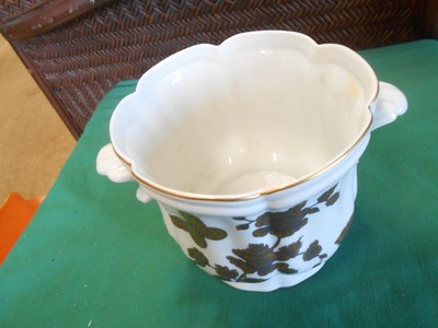 Beautiful ESTE LAUDER Porcelain ICE BOWL Gold Leaf