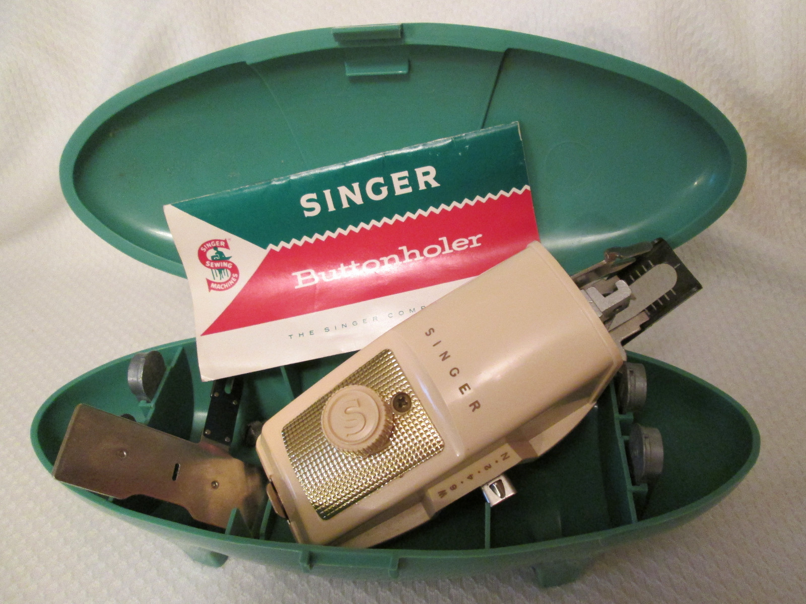 Singer Sewing Machine Straight Needle Button Holer Model 489510