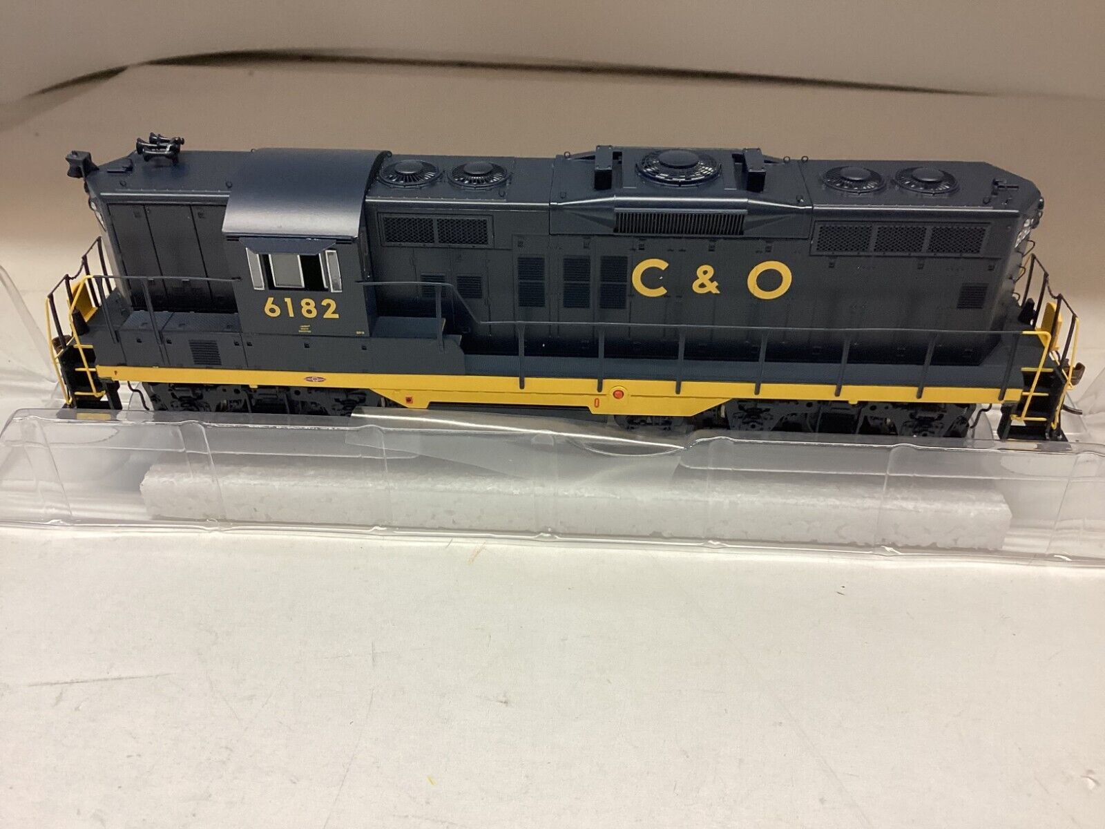 Athearn Genesis #G82370 HO scale “C&O” GP9 with DCC & Sound Athearn Genesis #G82370 HO scale “C&O” GP9 with DCC & Sound