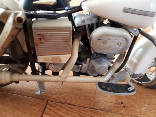Tamiya 1/6 Harley Davidson Police cruiser bike motorcycle, built, please read