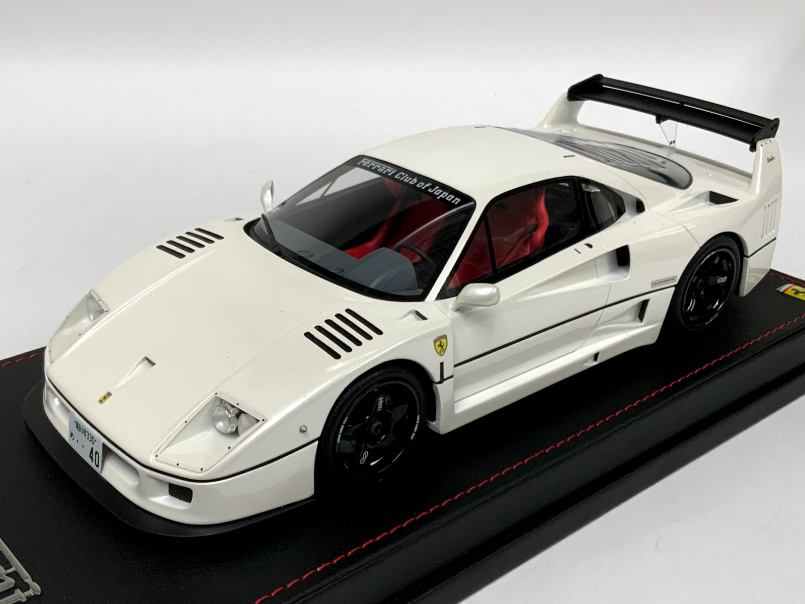 ck-modelcars-video: Ferrari F40 Liberty Walk Baujahr 1994 weiß / schwarz  1:18 GT-Spirit 