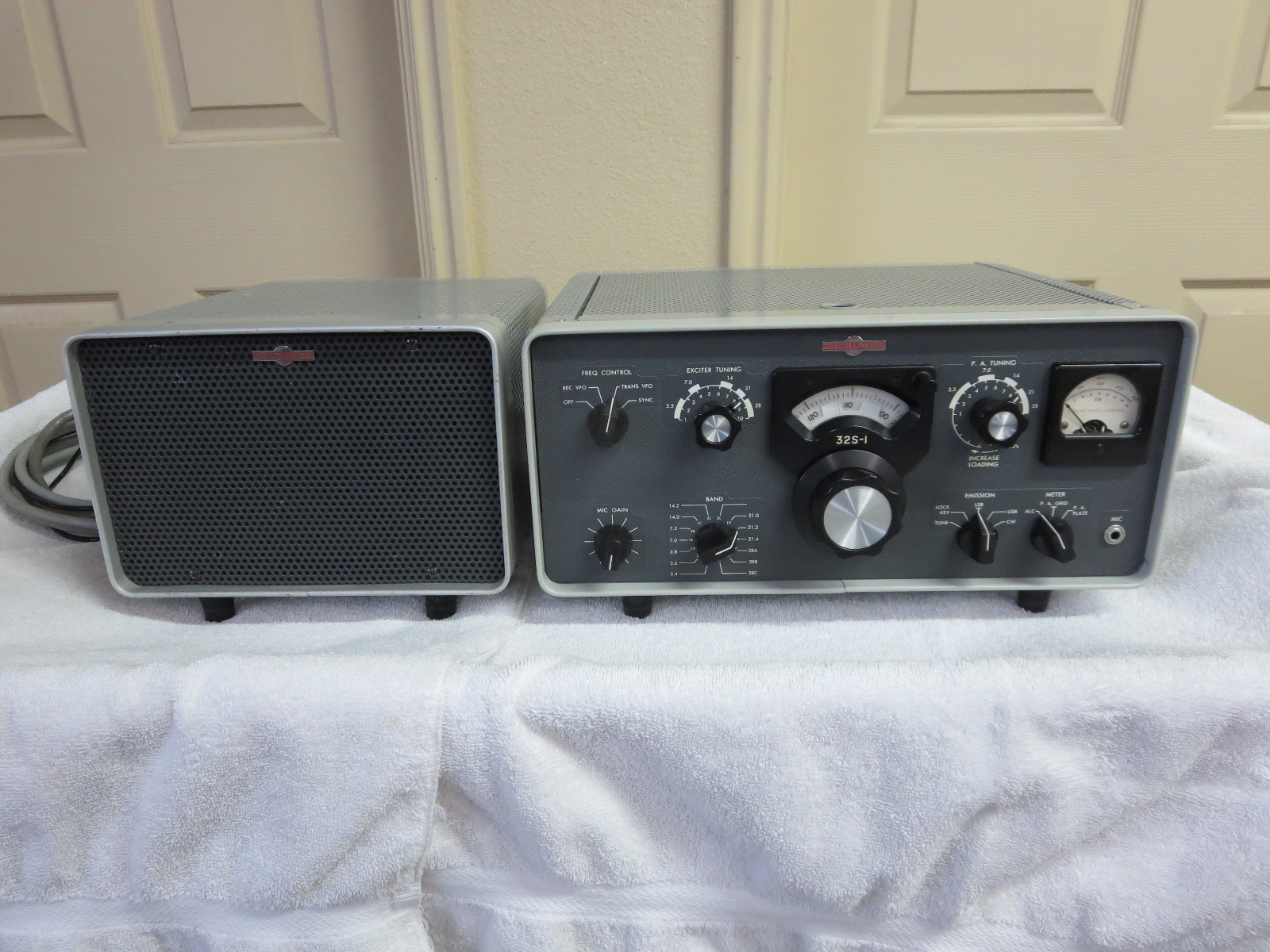 COLLINS 32S-1  TRANSMITTER WITH 516F-2 POWER SUPPLY/SPEAKER - WE