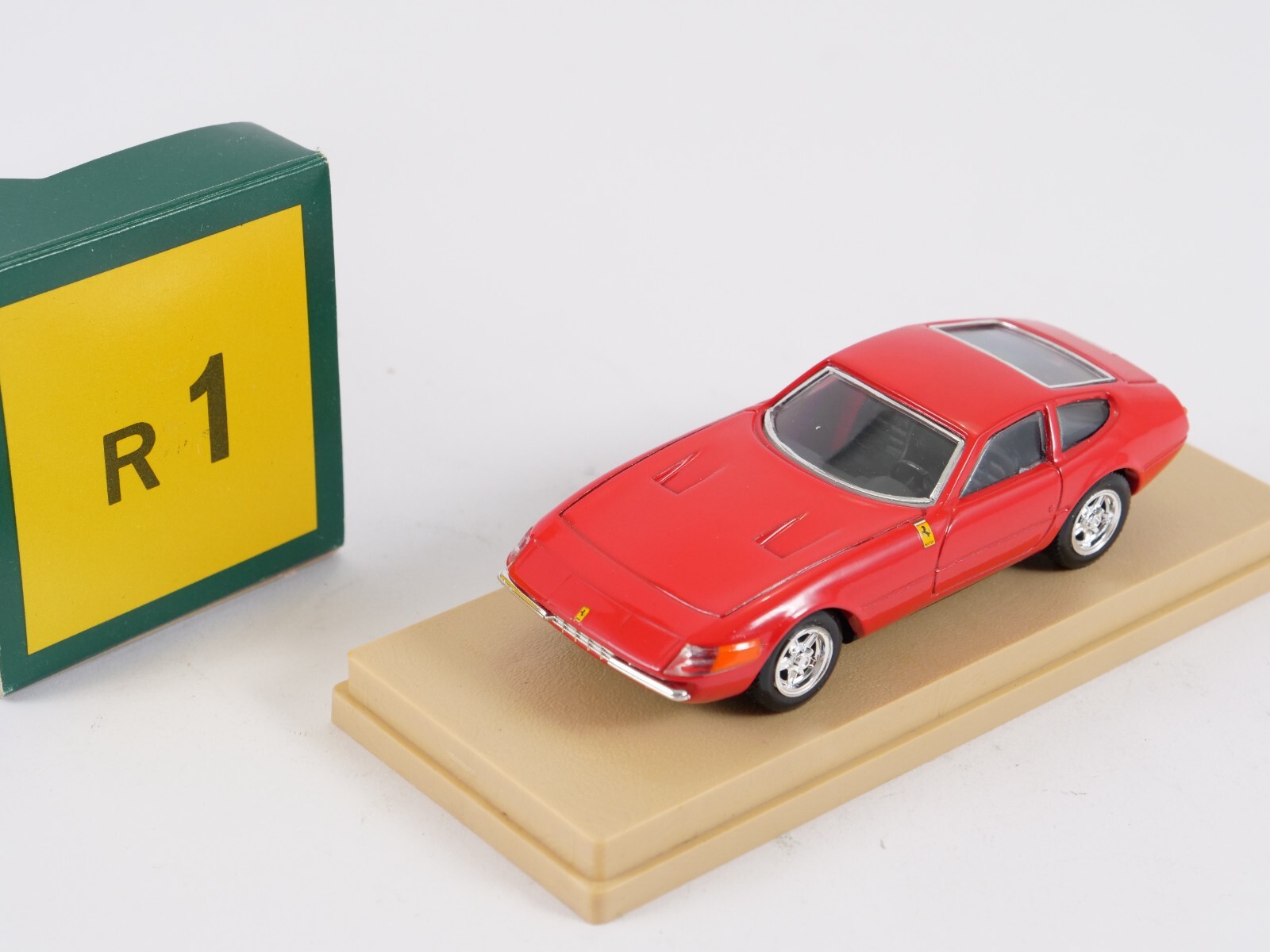 Kyosho 1:18 Ferrari 365 GTB4 Competizione 赤 08163R モデル