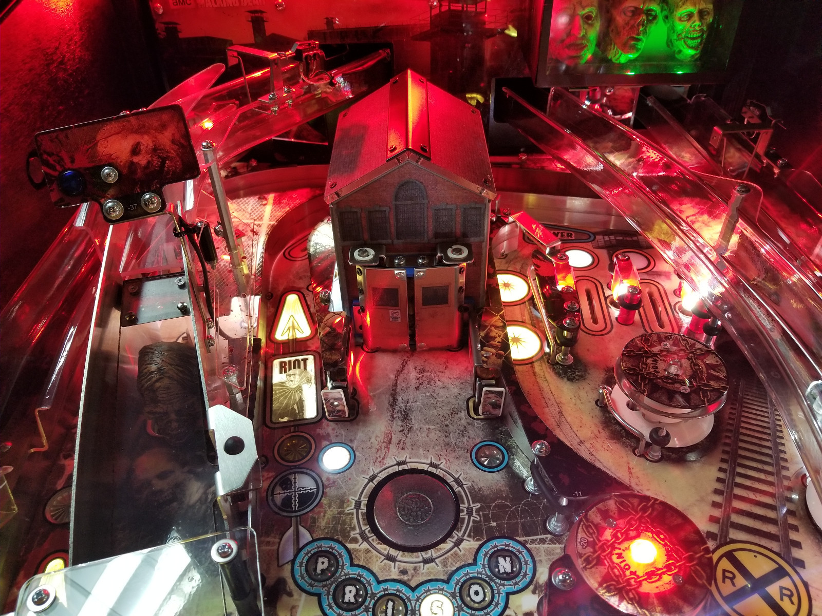 Stern The Walking Dead Premium Pinball Machine Excellent condition! Will ship!
