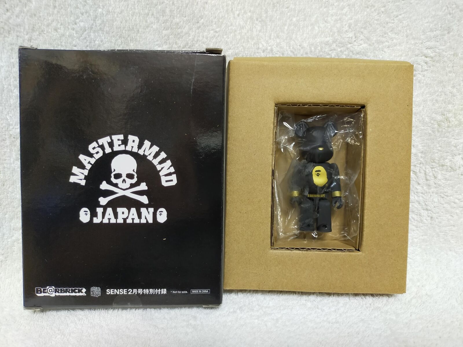 A BATHING APE Be@rbrick x MASTERMIND JAPAN 100% Bearbrick A BATHING APE Be@rbrick x MASTERMIND JAPAN 100% Bearbrick