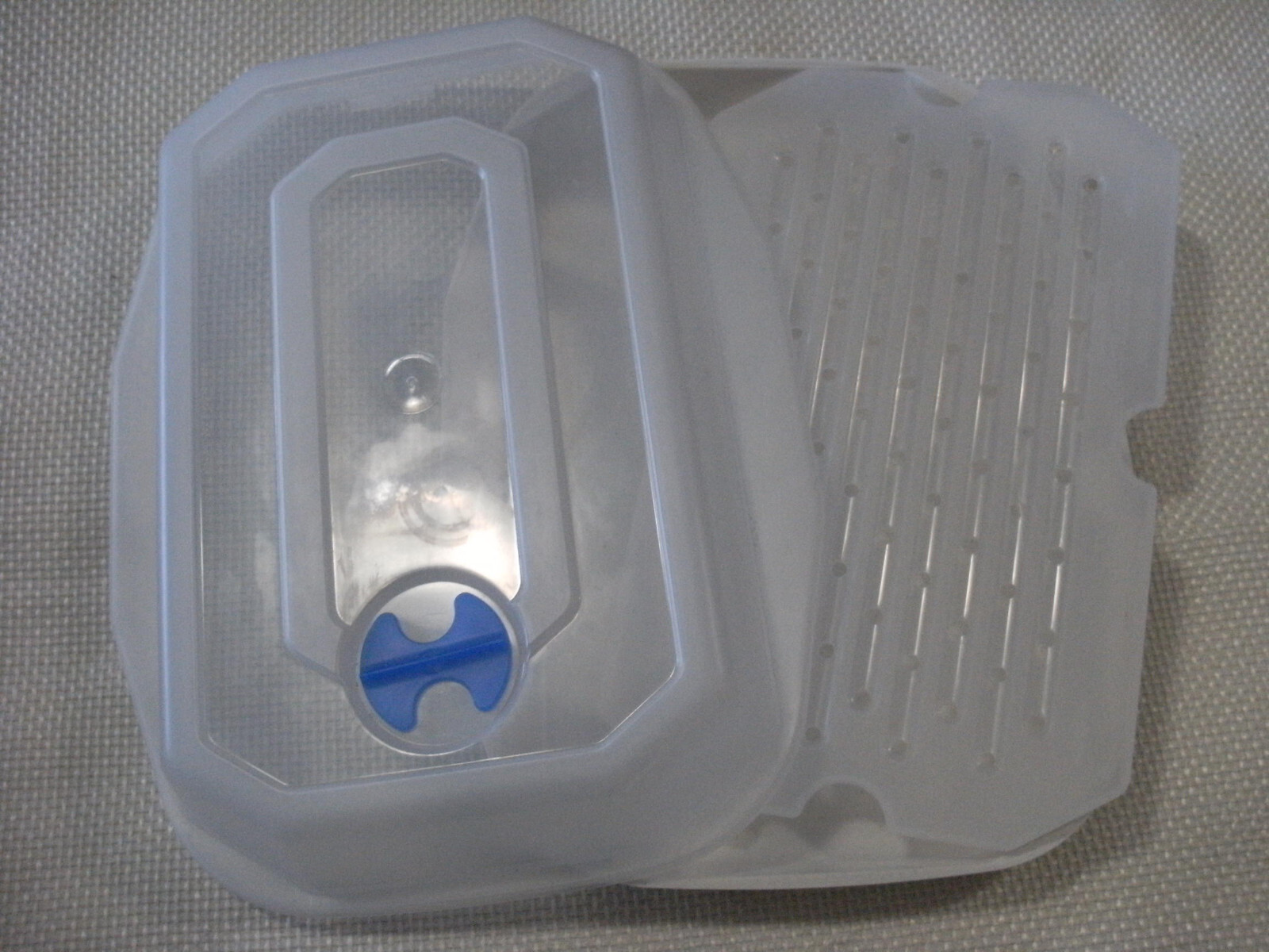 Nordic Ware Microwave Steamer Cooker Tray Vegetable Seafood 3 pieces Vented -New