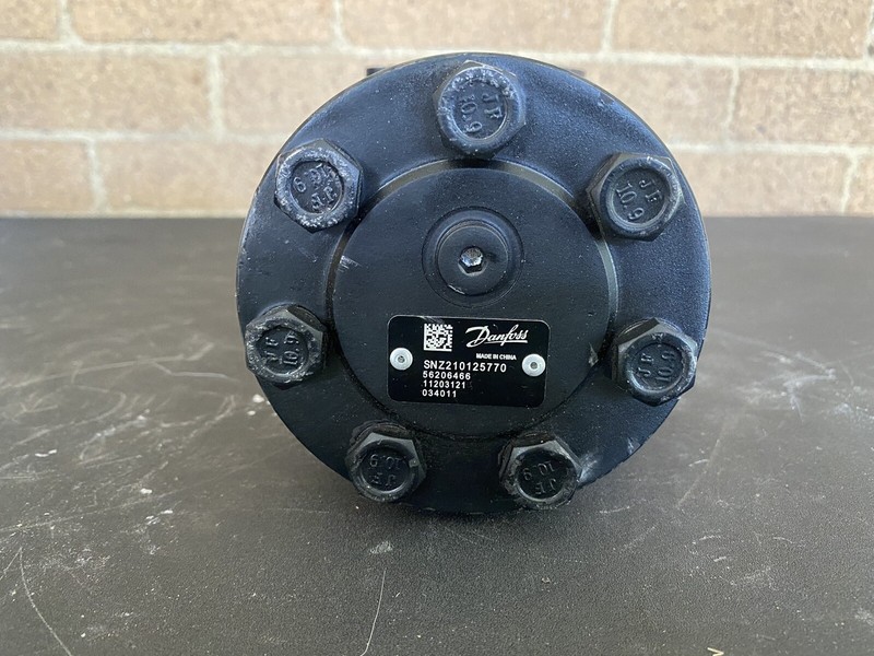 Danfoss Snz210125770 Hydraulic Motor New Open Box