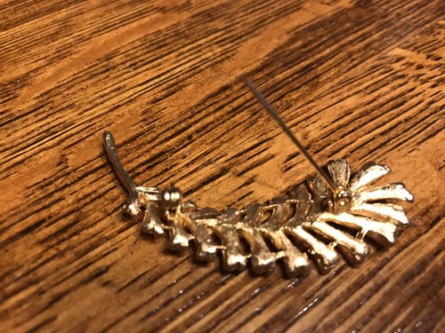Vintage Feather Pin Gold Toned Metal Rhinestones-2603