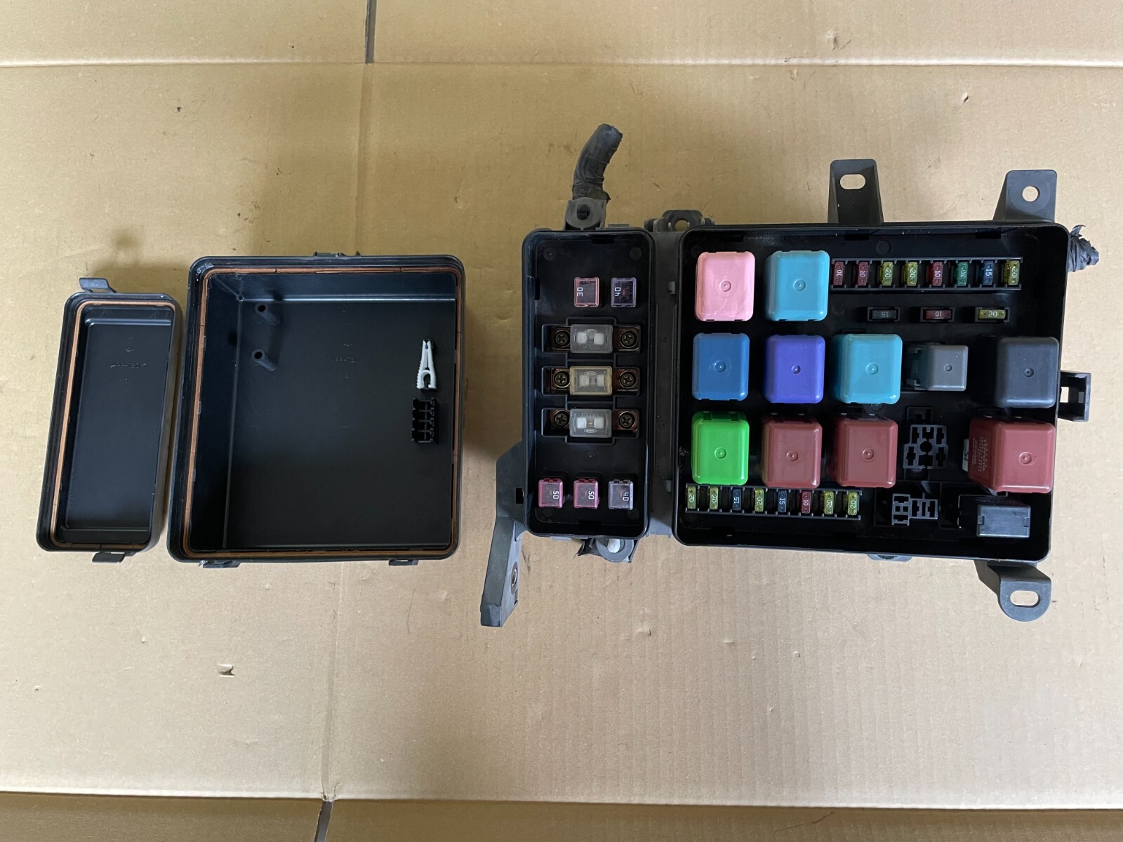 陽はまた君を照らすよ AKISA FUSE 55th Luxury Box Toyota Land Cruiser 100 series/LEXUS LX470 Fuse Box RHD(4.2L