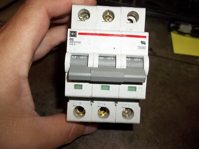 CUTLER HAMMER WMS3D02 CIRCUIT BREAKER 3P 2A 415V (CC3)
