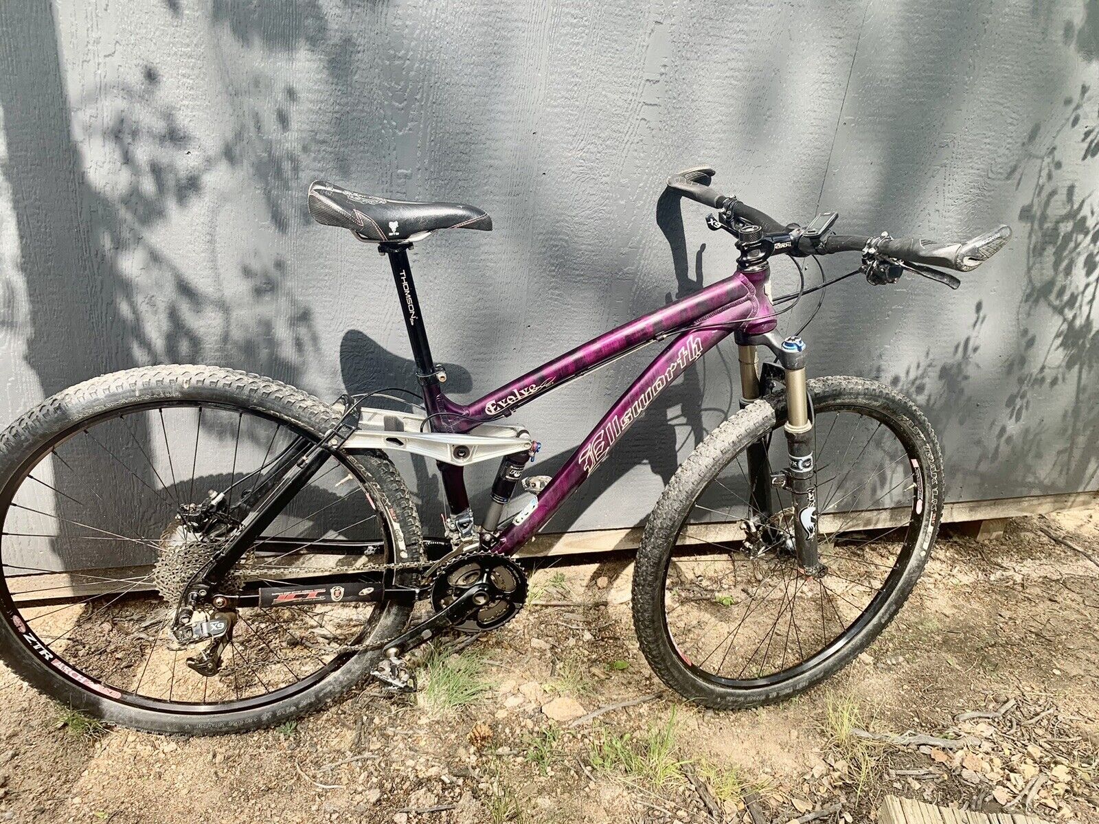 Ellsworth Evolve SST.2 Mountain Bike 29er Medium Full Ellsworth Evolve SST.2 Mountain Bike 29er Medium Full