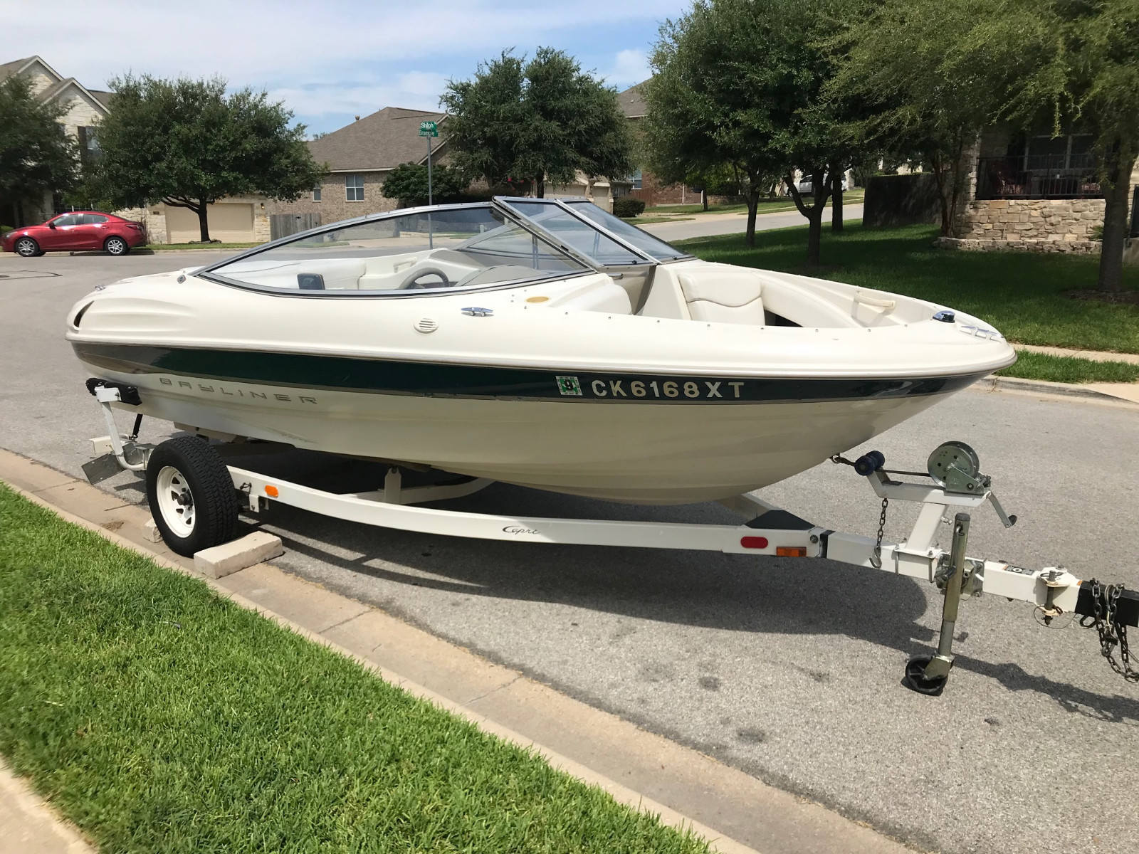 2000 Bayliner Capri Series 1850 LX 18' Stern Drive Power Boat w/ 3.0 & Trailer