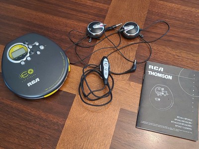 RCA RP2463 -180 Joggable ESP-Xtreme CD PLAYER Headphones Wired Remote RARE EUC 