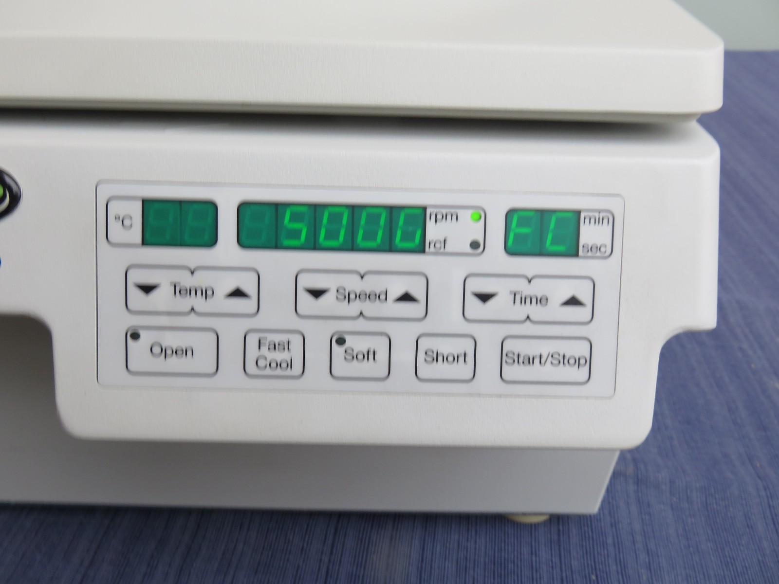 Eppendorf 5417R Refrigerated Centrifuge w/ Rotor F45-30-11 + Lid 16,400 rpm