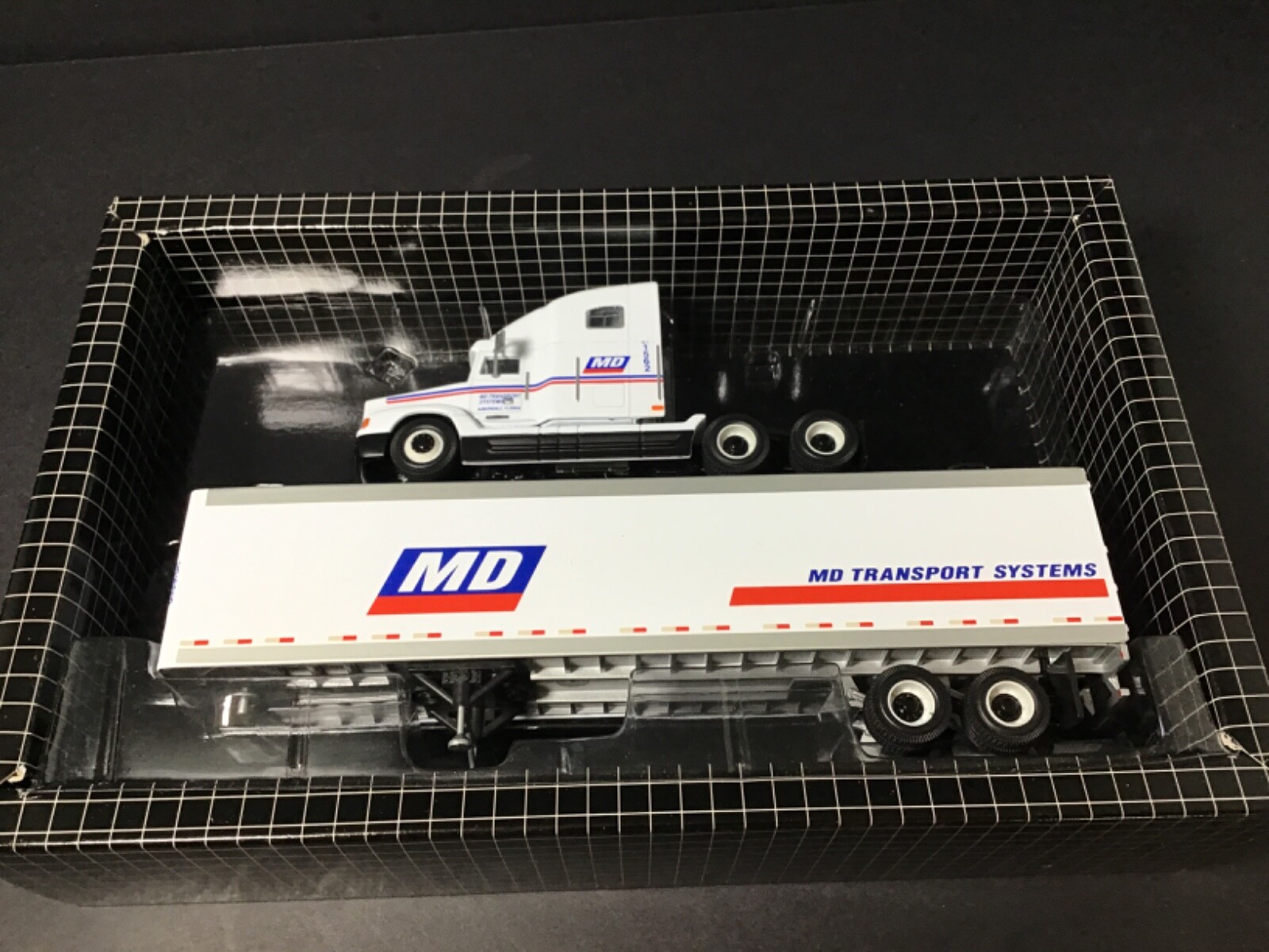 PEM Freightliner MD Transport Systems Tractor & Trailer 1:64