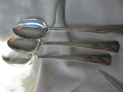 THREE ANTIQUE1954 GAILSTYN ROSEBUD SILVERPLATE SERVING SPOONS/INTERNATIONAL SIL
