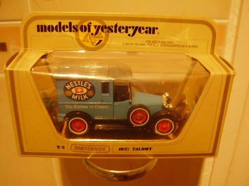 Vintage Lesney Matchbox Series Commer 30 CWT Nestle's Van No 69