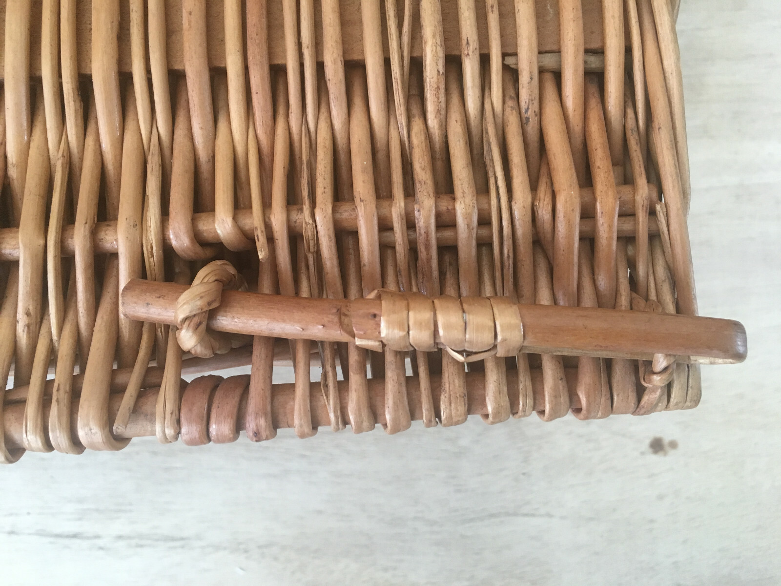 Vintage Woven Wicker Rattan Picnic Basket Suitcase Style Decorative Storage