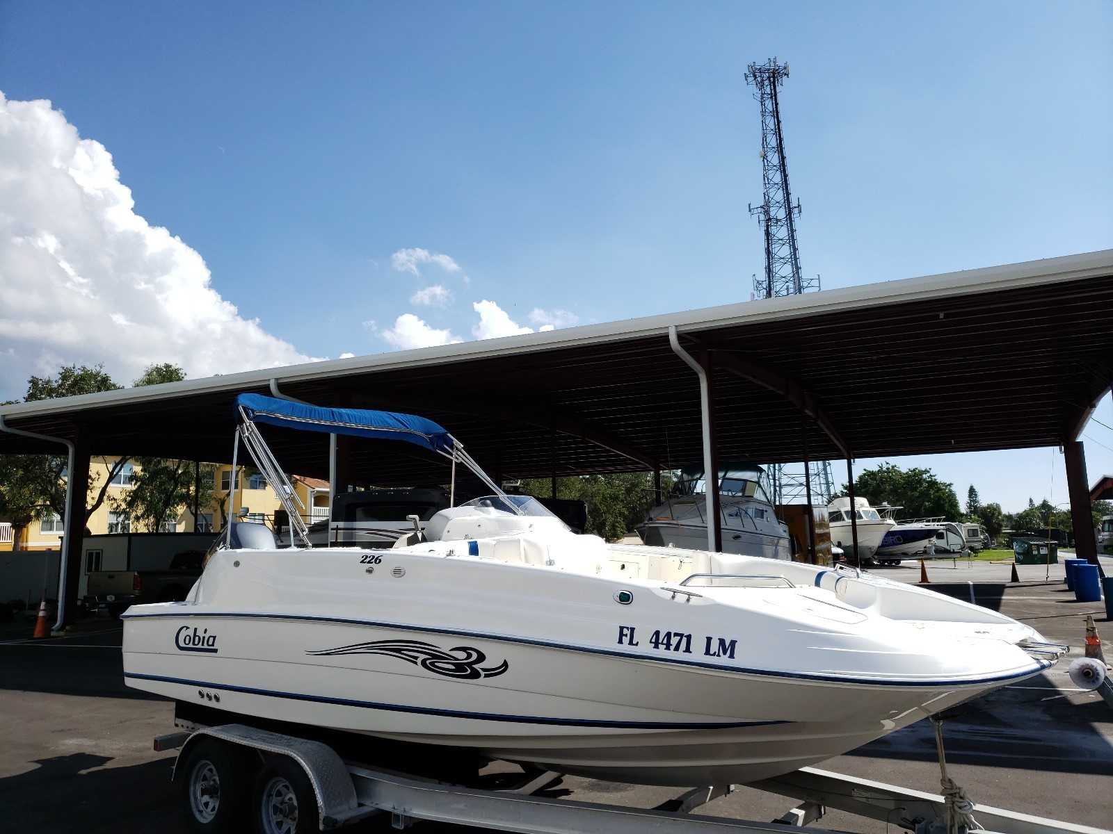 2001 cobia center console deck boat with 200hp yamaha outboard