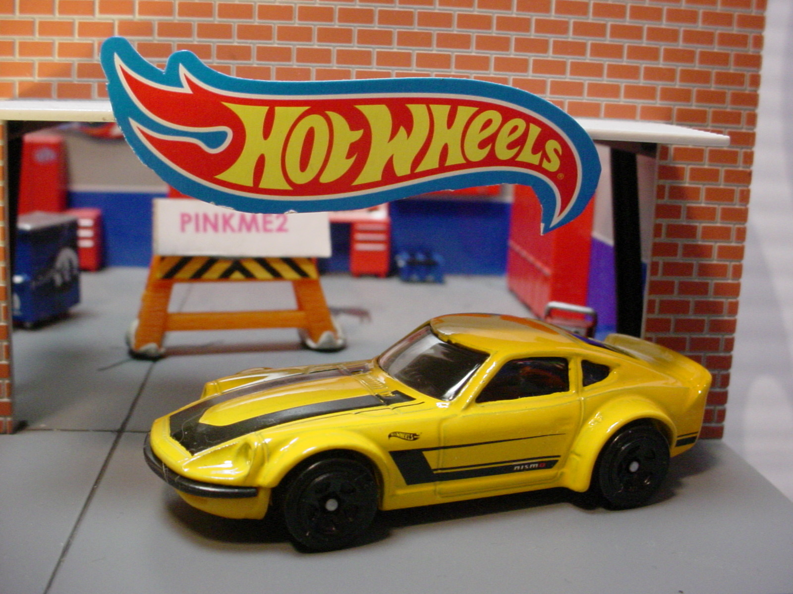 ルフィーナ 2019 Hot Wheels NISSAN FAIRLADY Z #54✰yellow; black 5 sp