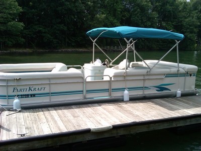 Godfrey Parti Kraft 24ft Pontoon 90 HP Honda