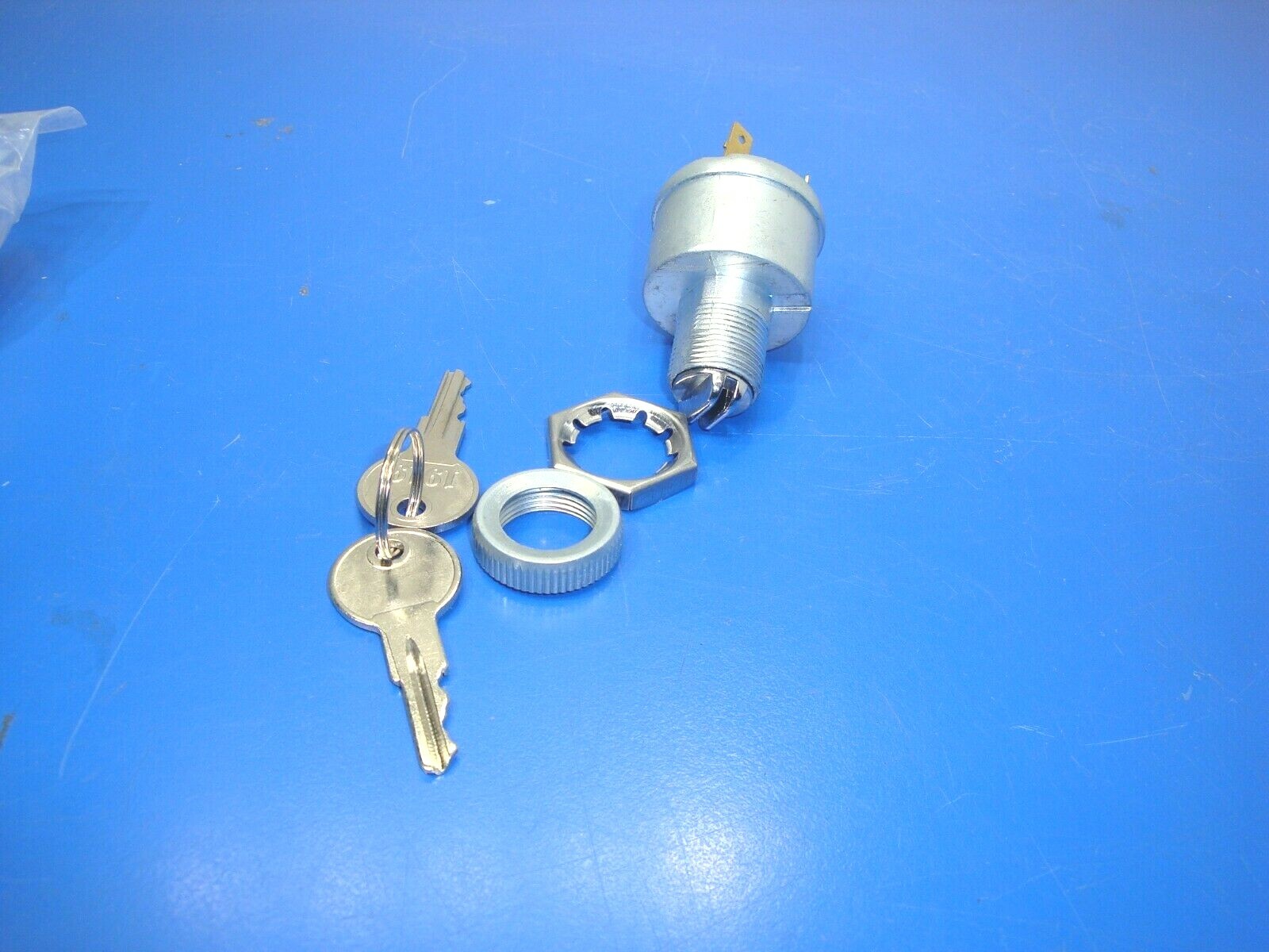 ピン Universal 3-Way Ignition Switch with 2 Keys,NEW,Lot of 1