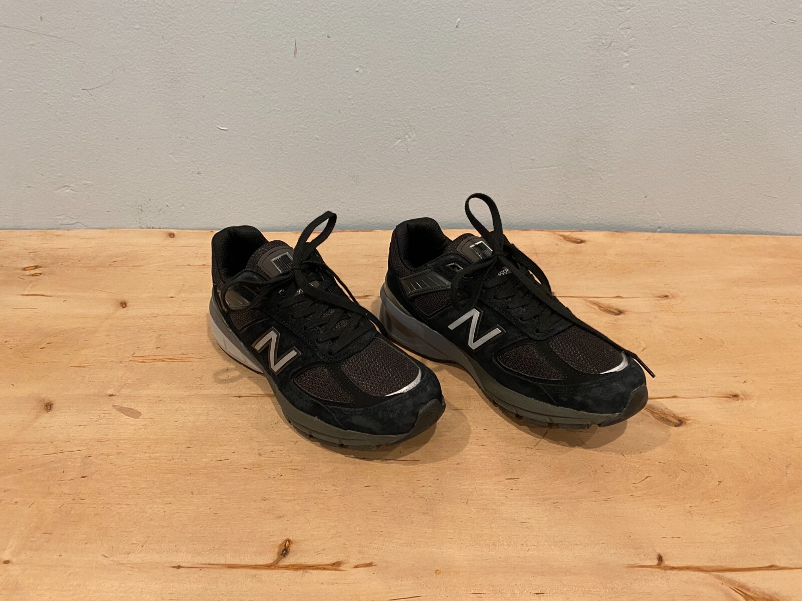 NWOT/B New Balance Women's W990BK5 v5 Sneaker Made in USA