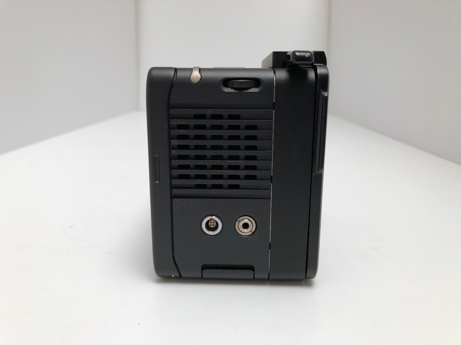 Mamiya Leaf DM28 Digital Back with Case, Battery, and Charger