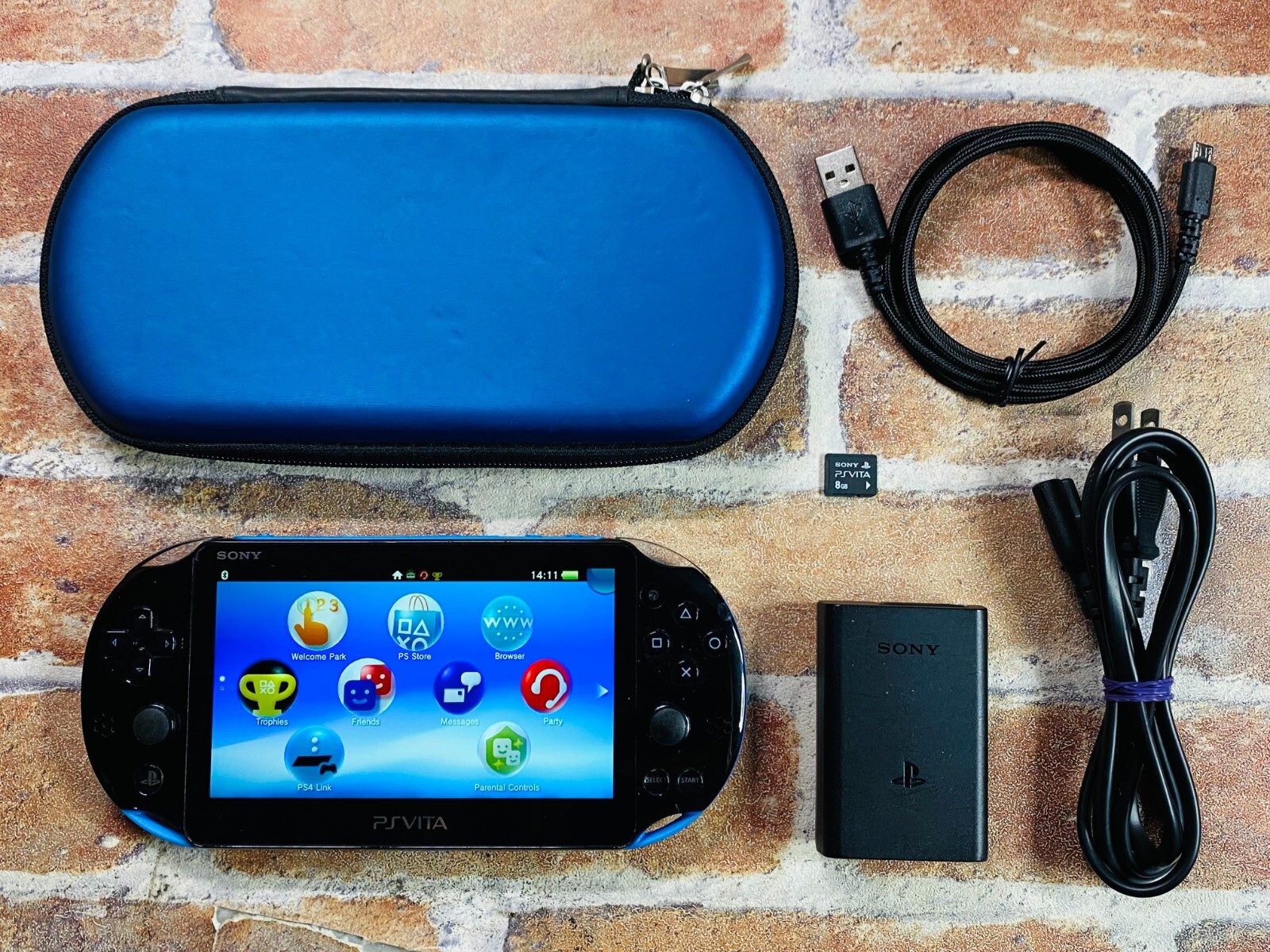 PlayStation Vita - PS VITA  PCH-2000  8ギガカード　ソフト2本付き PS Vita PCH-2000 Black SONY PlayStation Japan Tested 8GB