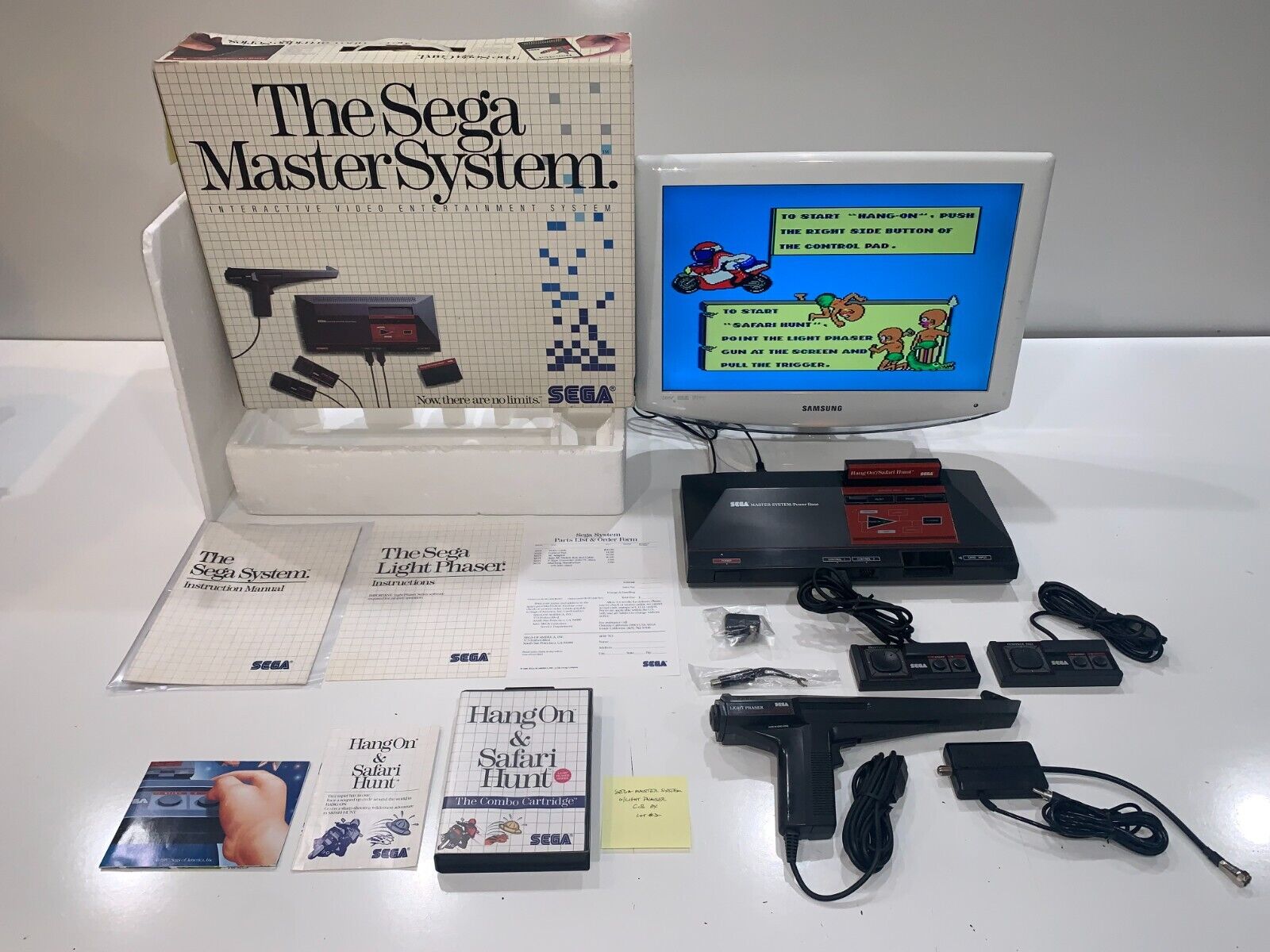 Sega Master System Console Complete in Box with Light Phaser Sega Master System Console Complete in Box with Light Phaser