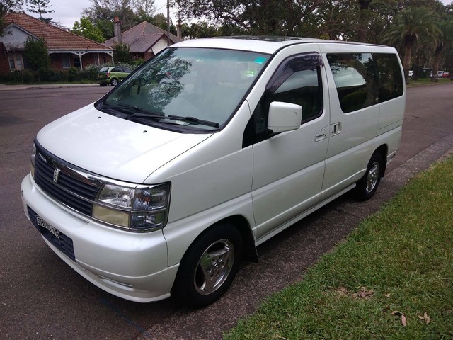 Nissan elgrand 2000