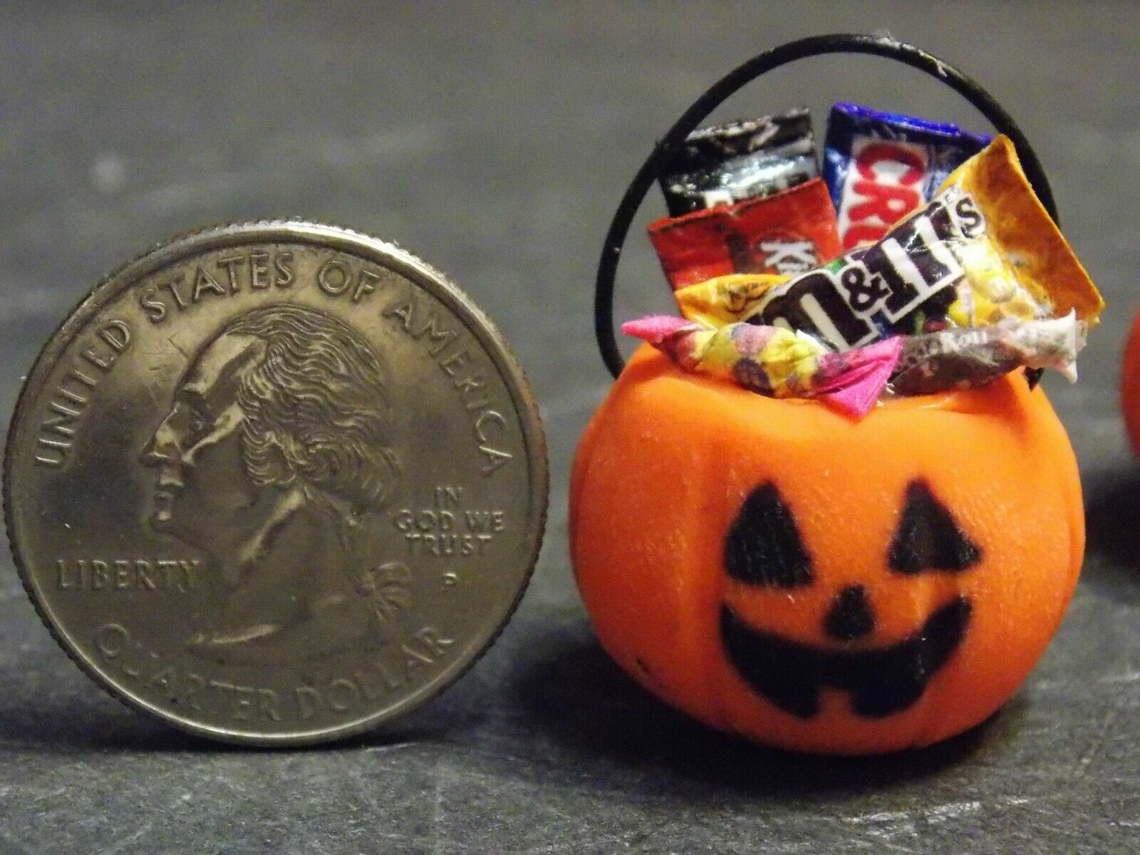 【INCHANT ME】Pumpkin Padded Mini One Piece Dollhouse Miniature ONE Halloween Pumpkin Candy Filled 1:12