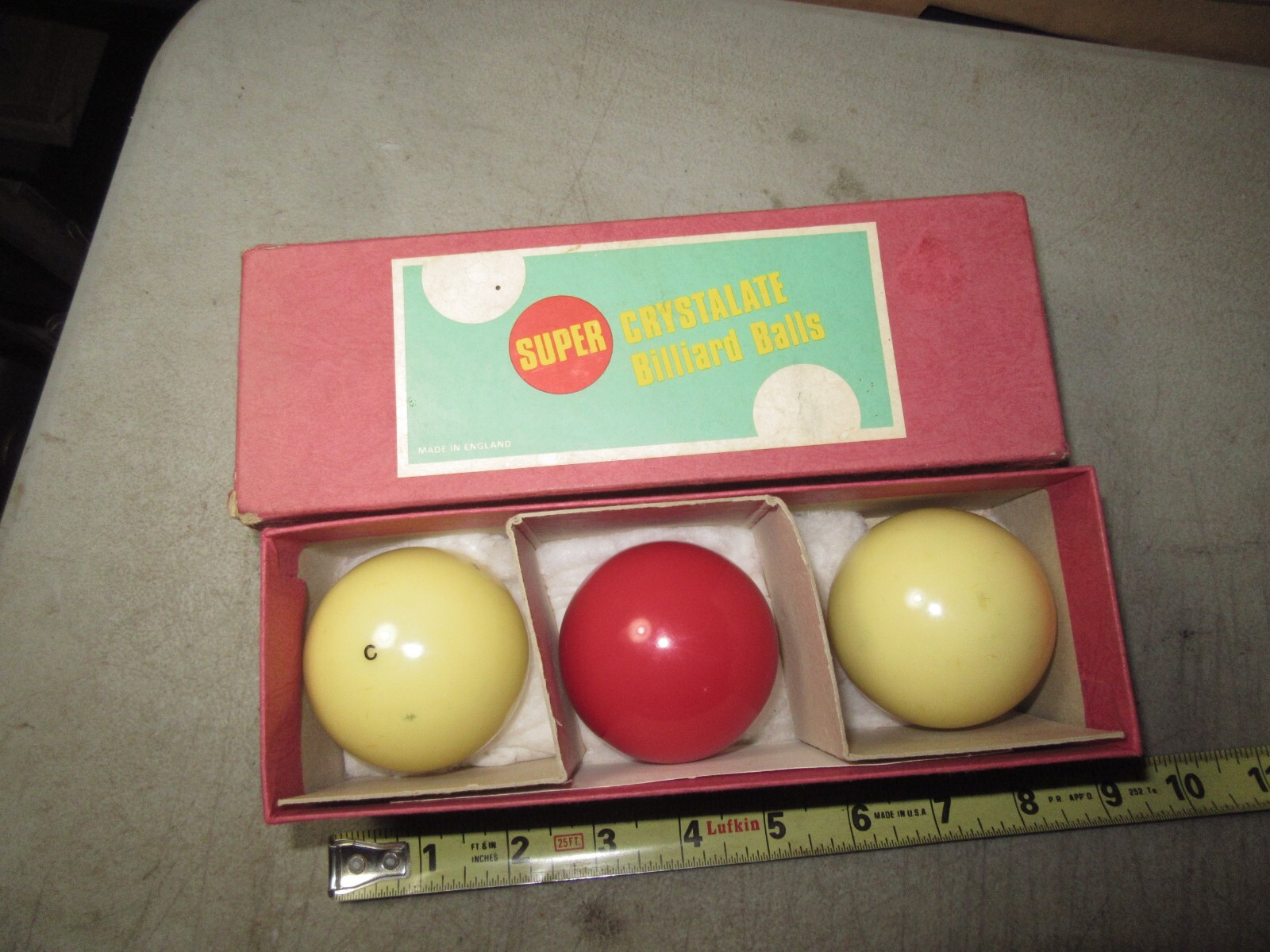 3 vintage Super Crystalate Billard Balls w/original box 61.5 3 vintage Super Crystalate Billard Balls w/original box 61.5