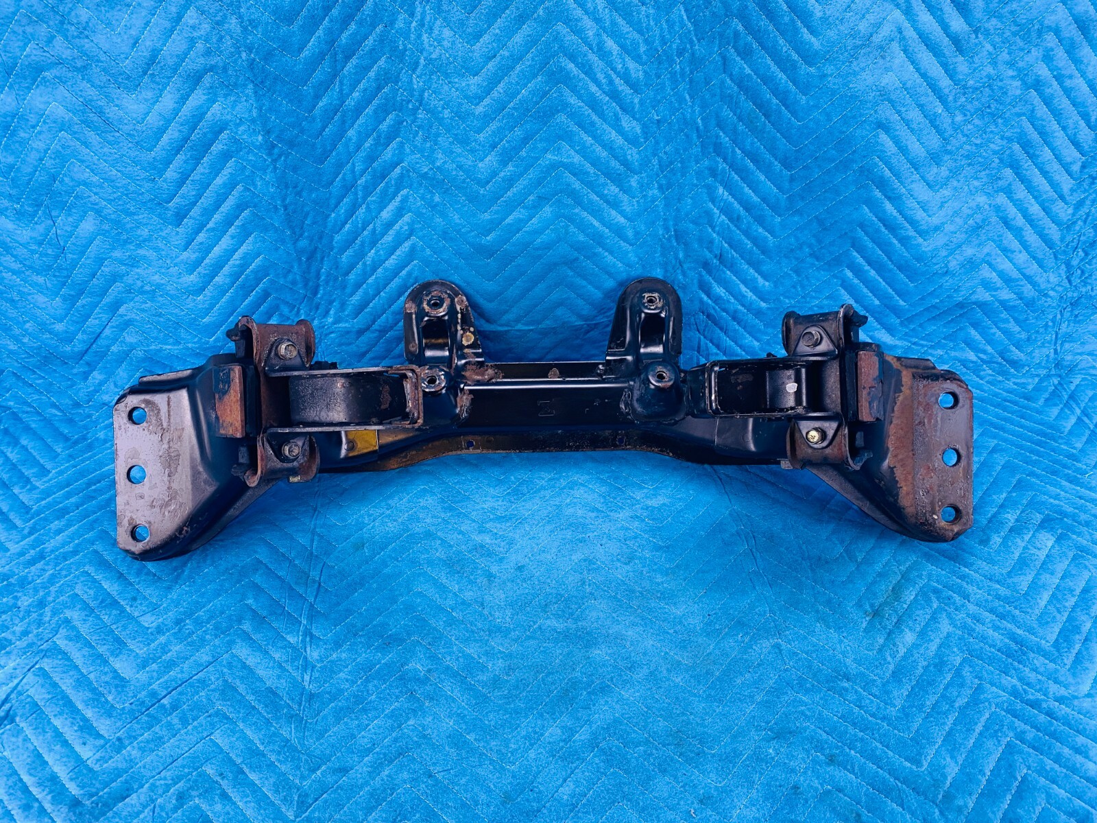 マツ 1982-1983 Datsun 280ZX Front Engine Crossmember | Genuine OEM
