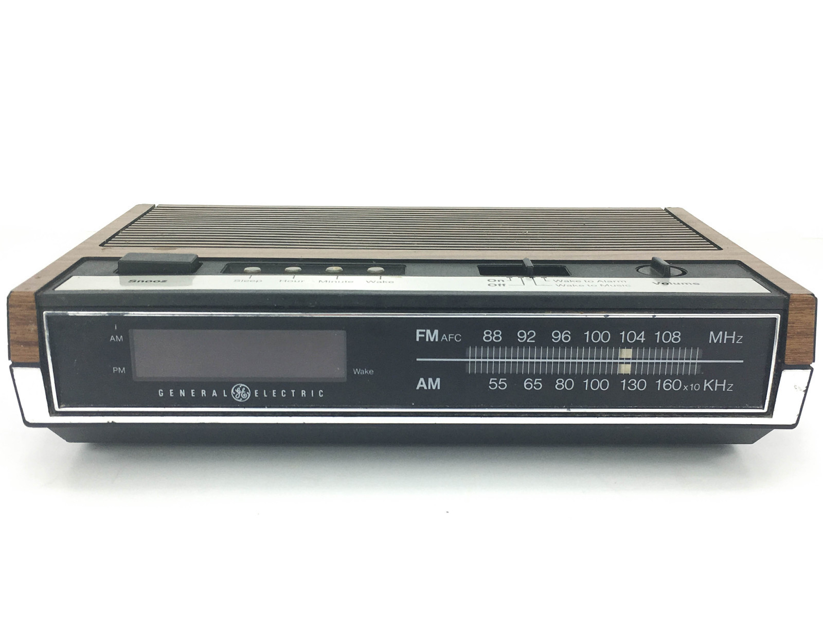 Vintage General Electric 7-4630D Digital Alarm Clock Radio