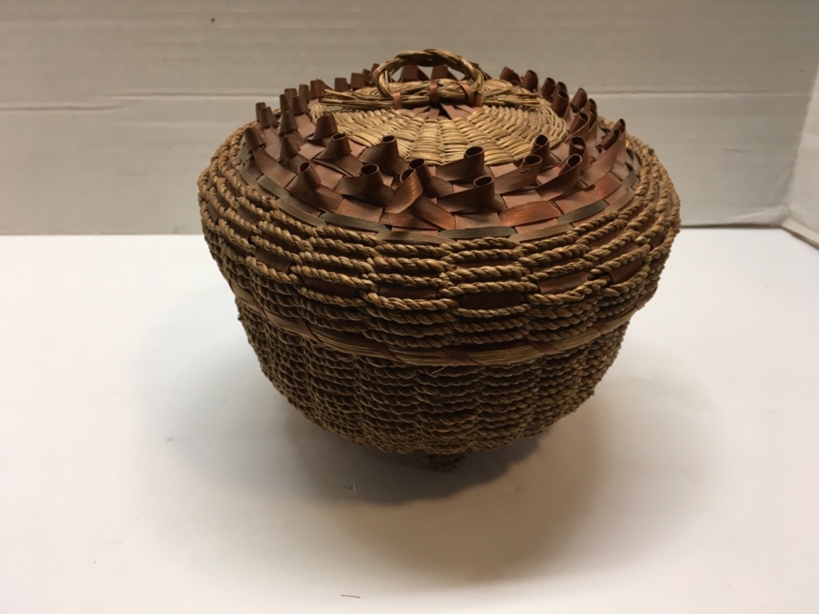 Vintage Handmade Sweet Grass Basket With Porcupine Curls Cover Sewing Basket