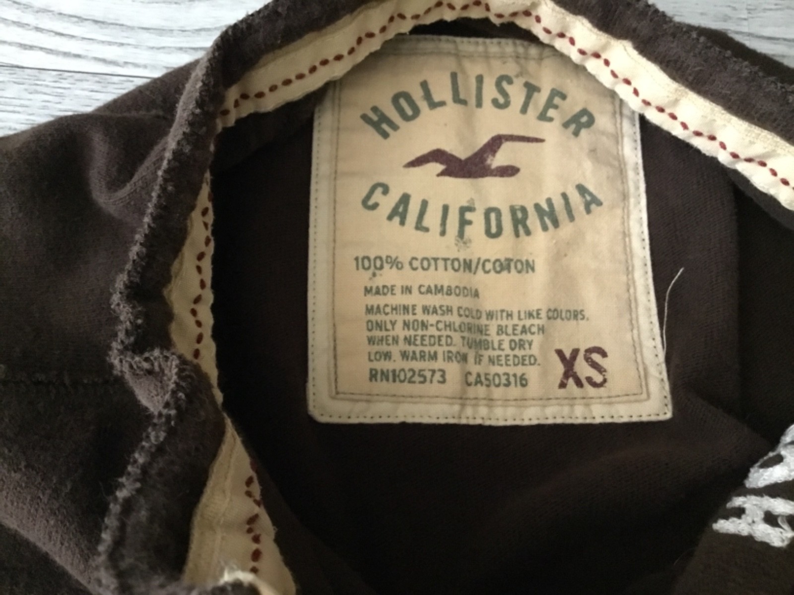 Hollister California Brown Long Sleeve Henley Pullover Shirt Mens Size X Small