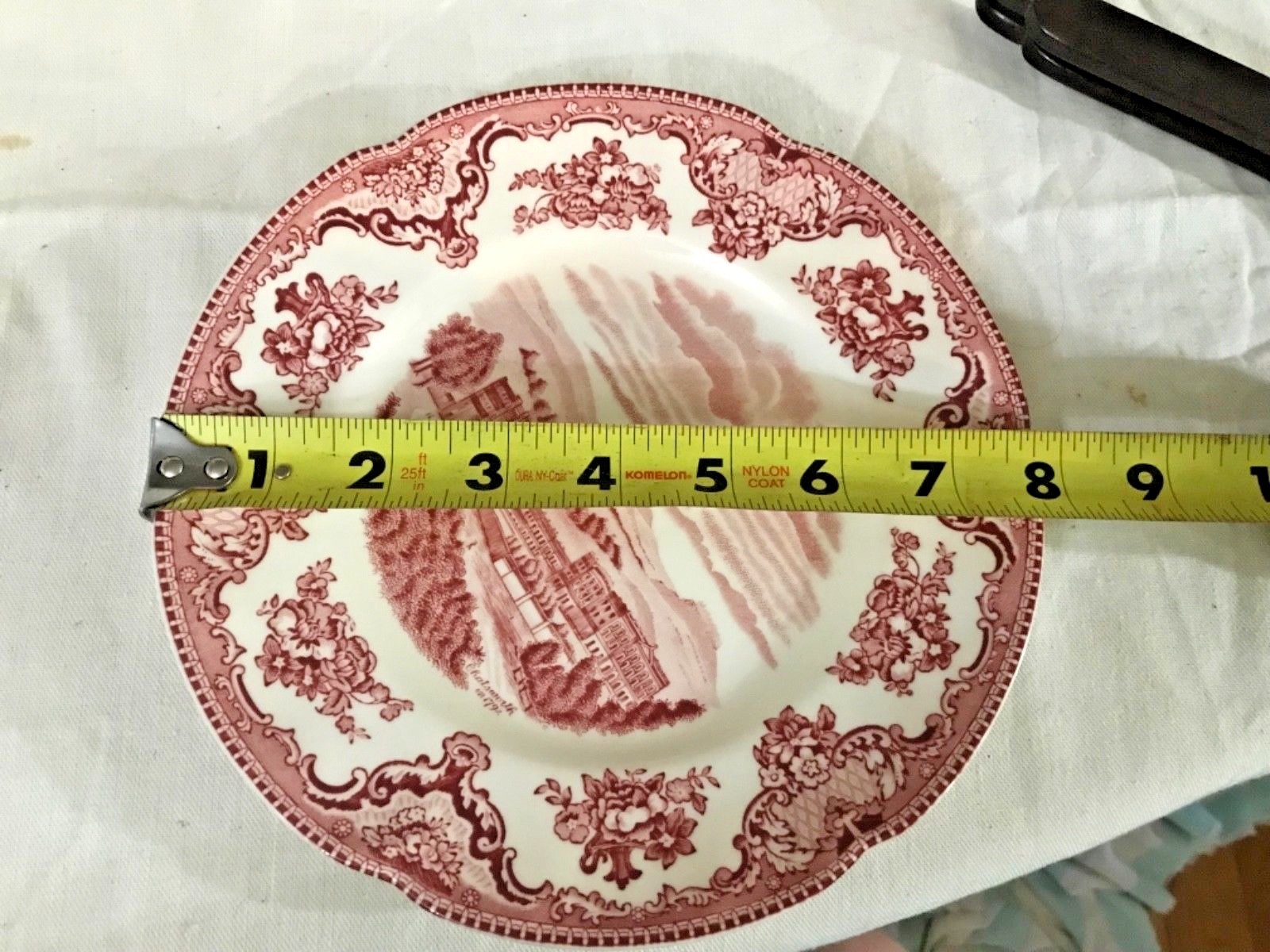 ohnson Brothers 1792 Chatsworth Castle 8 in Red & White Salad Plate