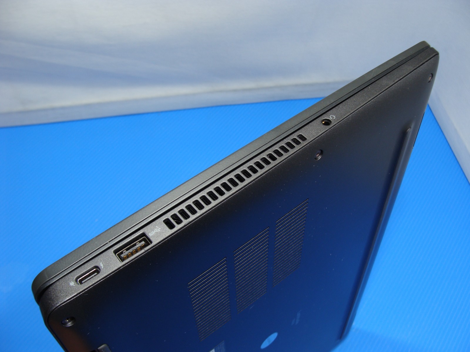 Dell Latitude 7530 15.6" FHD Touch i7-1265U 32GB RAM 2TB SSD Win 11 Pro - Thumbnail 9