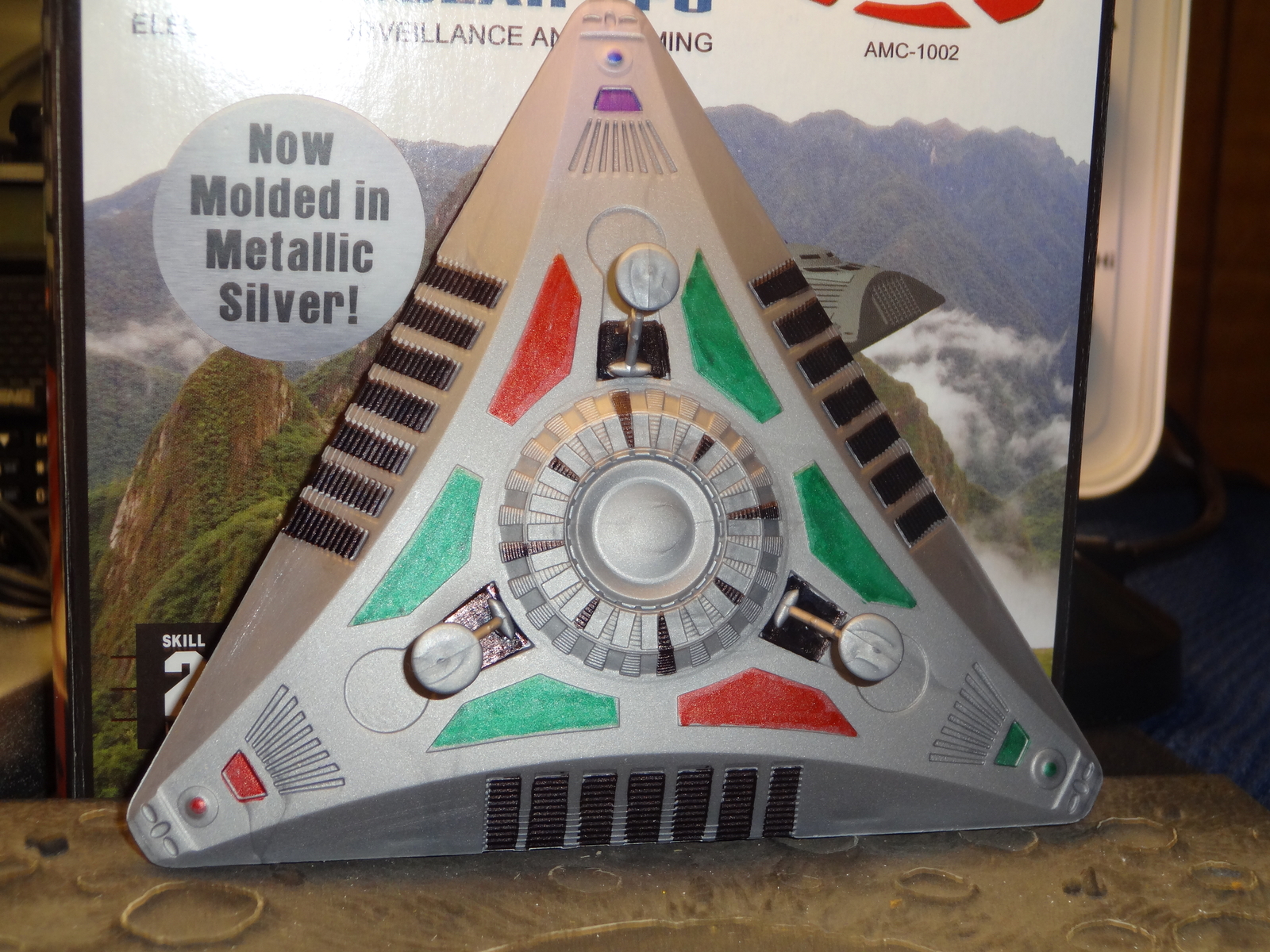 Triangular SpaceCraft TR3E UFO Model Kit Silver Edition Atlantis Toy