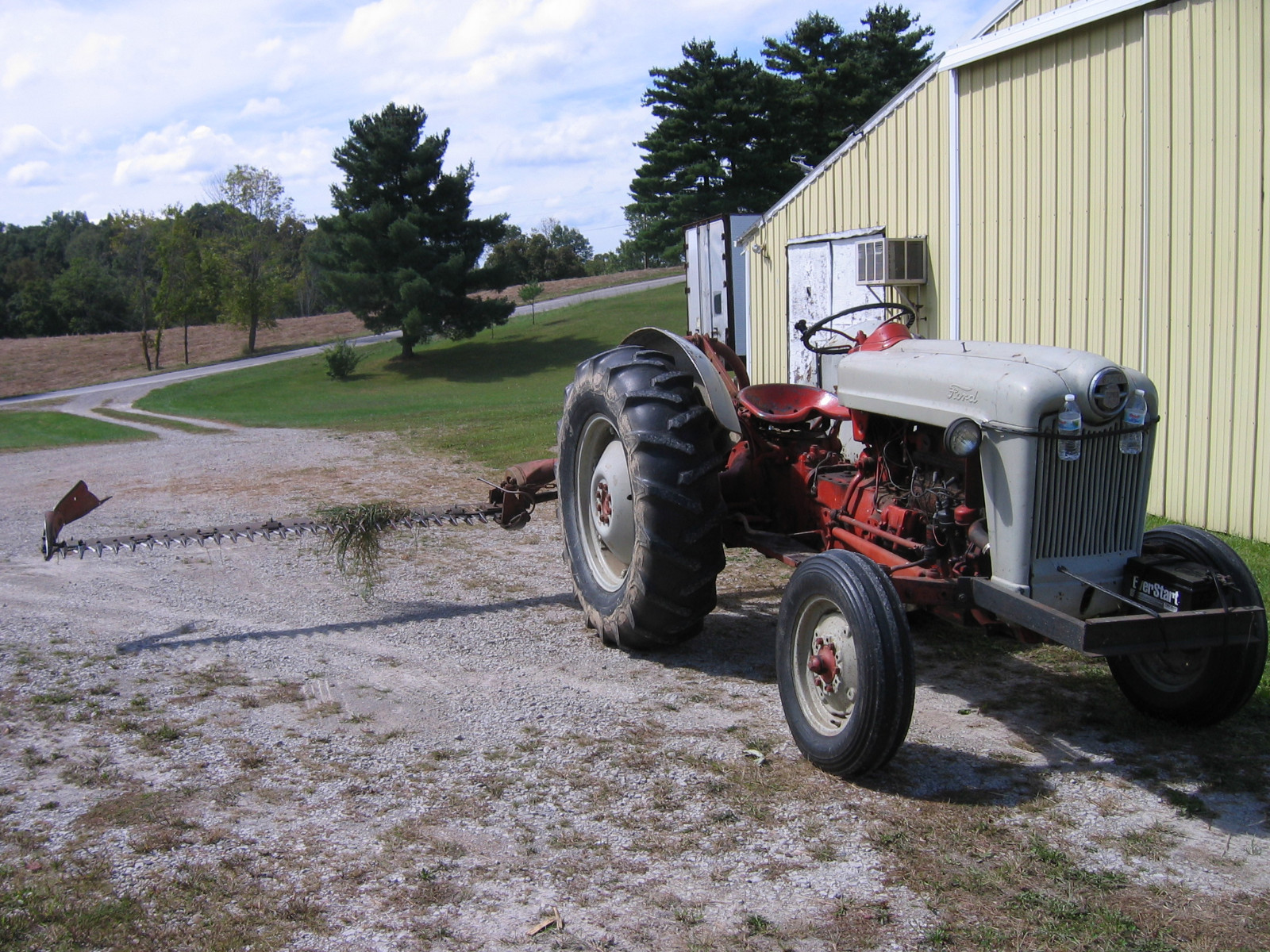 Ford Tractor 800 with 501 sickle bar