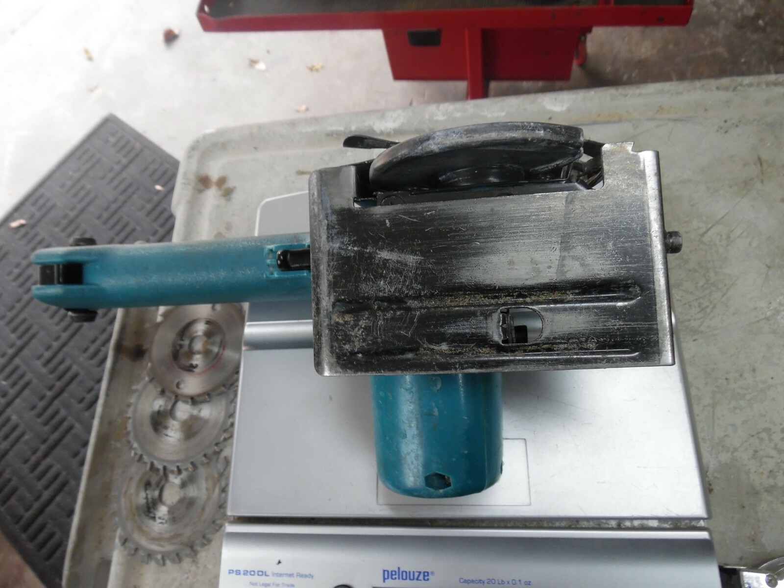 Makita 5090D 9.6-Volt 3-3/8-inch Cordless Saw W/ Charger & Battery