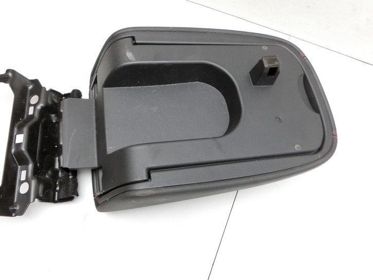 Ford Kuga DM2 16-20 Armlehne Mittelarmlehne Auflage rote Naht Ford Kuga DM2 16-20 27.12.2018 gebraucht Vorschau 5