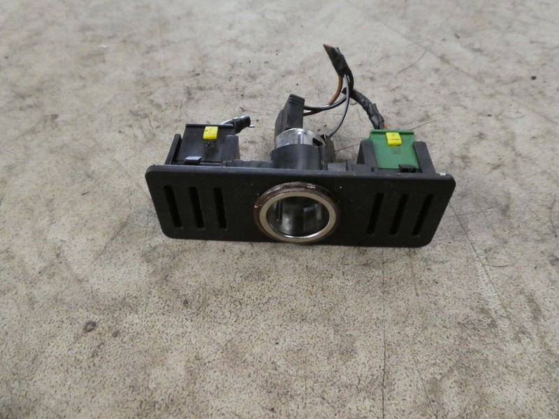 Verkleidung ZigarettenanzÃ¼Nder Opel Corsa C / Combo C  Auch Gsi