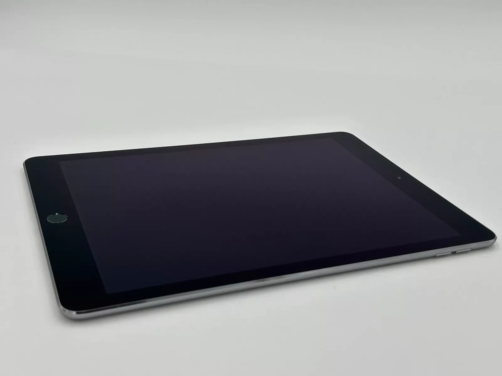Apple iPad Air 2 (モデルA1567) 64GB Apple iPad Air 2 A1567 64 GB, Wi-Fi + 4G, 9.7 in - Space