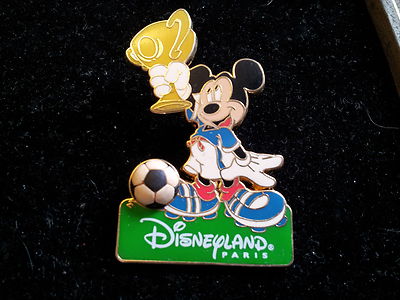 海外ディズニー ミニー×サッカー ピンバッジ 2002年 台紙付き