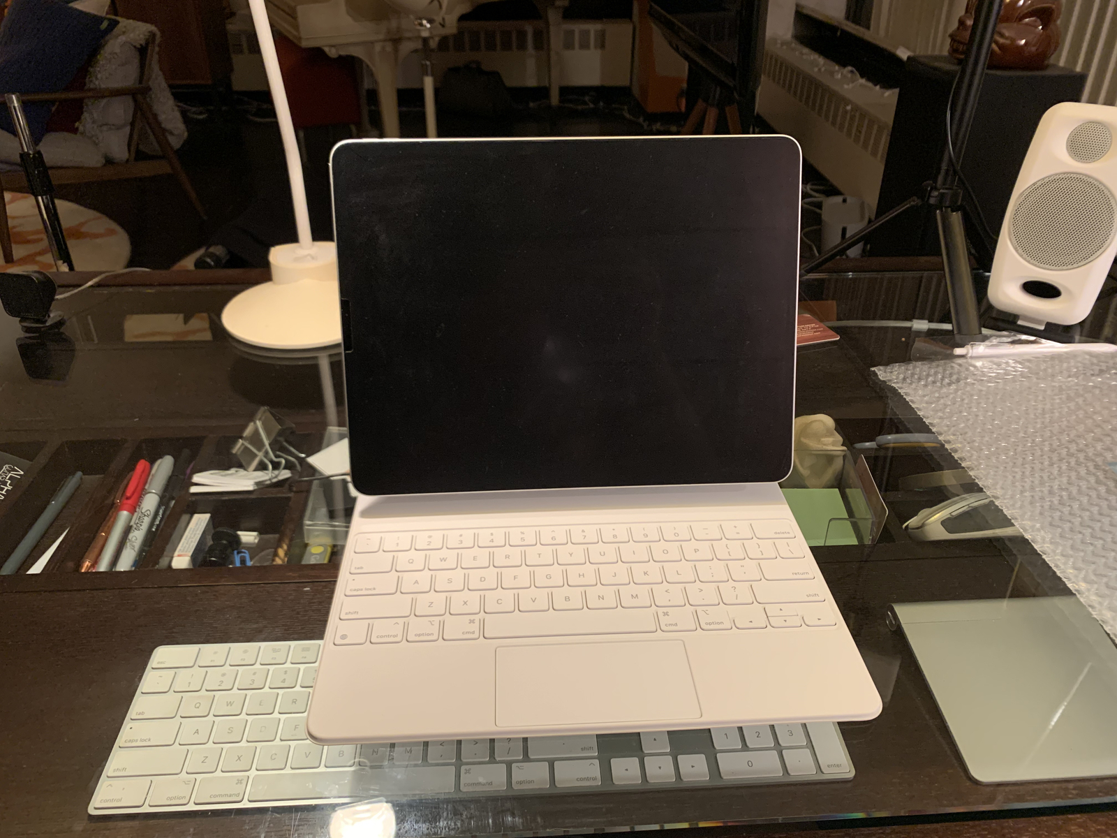 New Apple Magic Keyboard for iPad Pro 3 4 5th gen / 12.9 New Apple Magic Keyboard for iPad Pro 3 4 5th gen / 12.9
