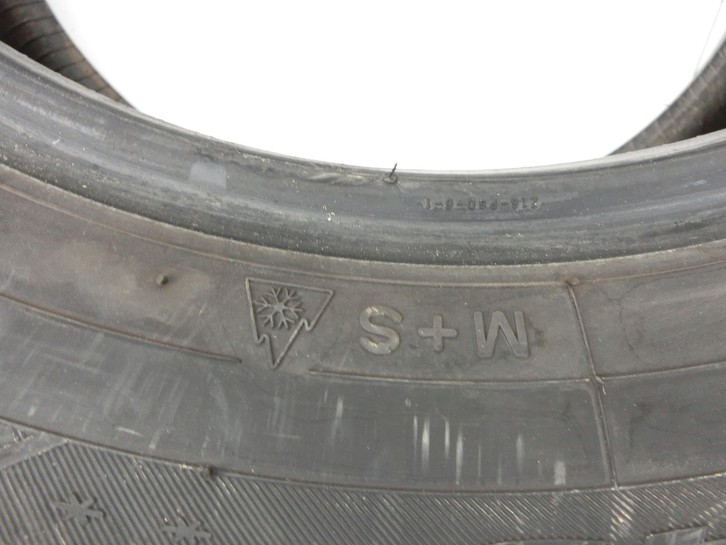 VW Tiguan I 5N 07-11 2x Reifen Winterreifen TOYO 215/65R16 98H 9.16-9.27mm VW Tiguan I 5N 07-11 17.06.2010 gebraucht Vorschau 5