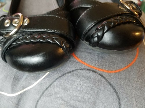 SO TAHNEE Black flat slip on loafer Buckle Braid sz 5 Medium