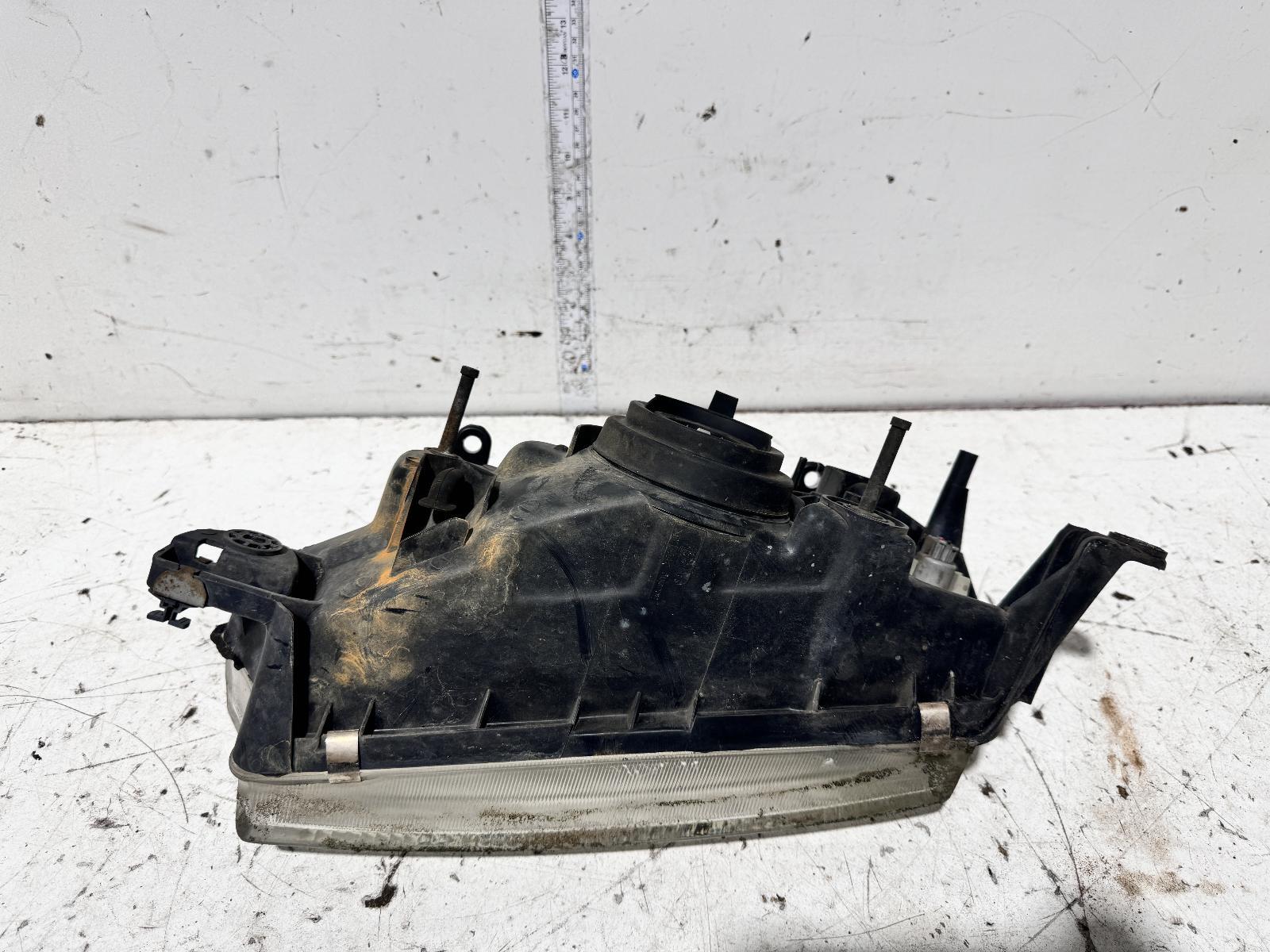 Subaru Outback Right Head Light B2A 09/1996-10/1998 - thumbnail 4